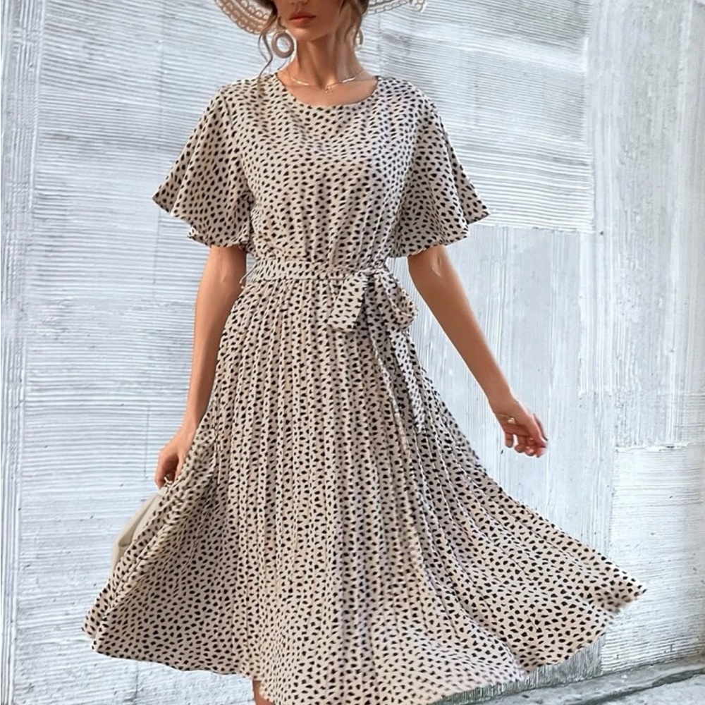 Boho dots butterfly sleeve belted dress - Picture 2 of 9